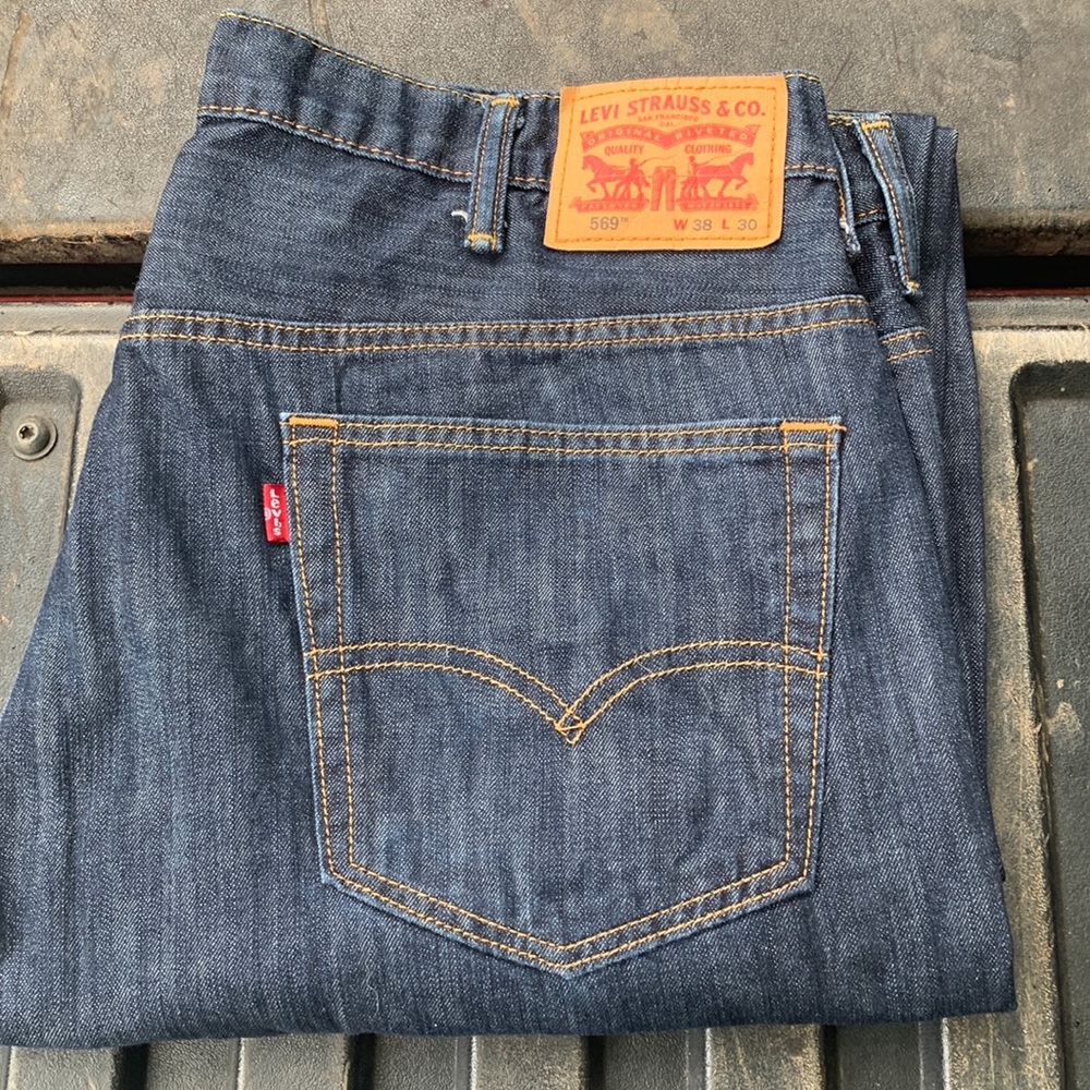 Men Levi Jean size 38x30 style 569